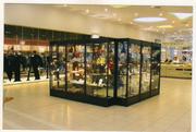 Тольятти Продаю стеклянные витрины (от 2 до 8 шт.)(часы, сувениры